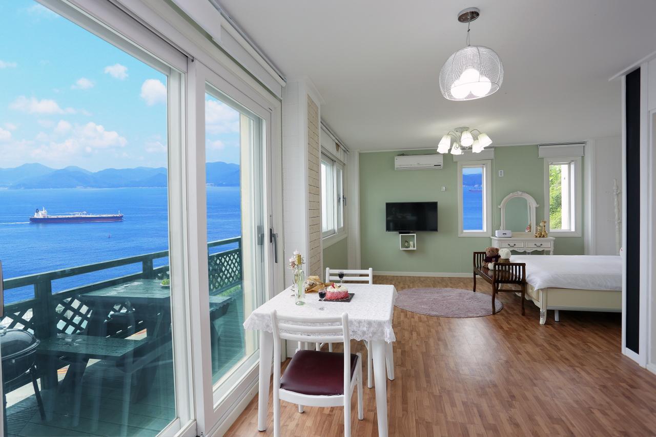 Montmartre Villa Namhae Exterior photo
