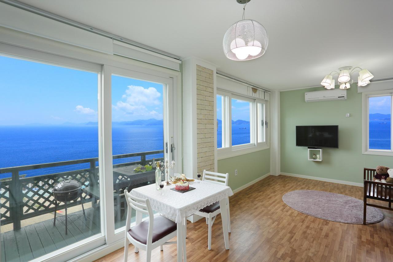 Montmartre Villa Namhae Exterior photo